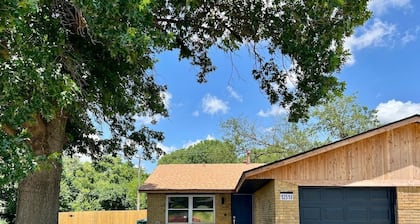 Where Buffalo Roam. Sleeps 5. Wi-fi. Fenced yard.