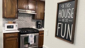 Microwave, oven, dishwasher, coffee/tea maker