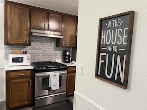 Microwave, oven, dishwasher, coffee/tea maker