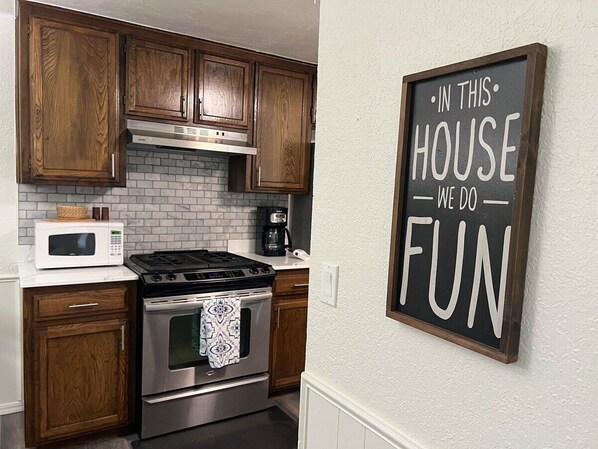 Microonde, forno, lavastoviglie, macchina per tè/caffè