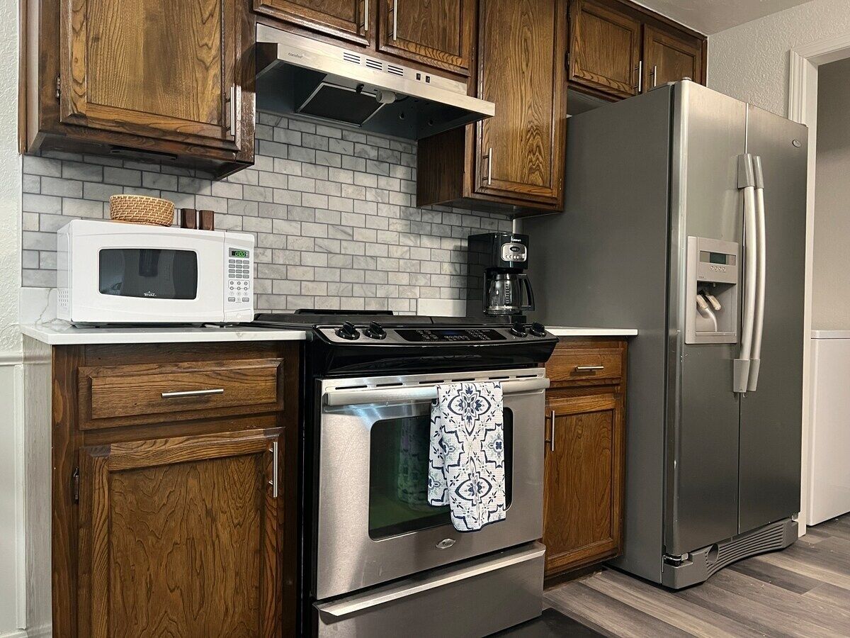 Microones, forn, rentaplats i cafetera i tetera 