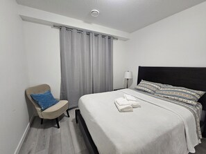 2 chambres, fer et planche à repasser, Wi-Fi, draps fournis