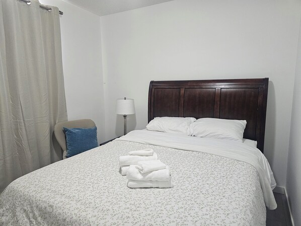 2 bedrooms, iron/ironing board, WiFi, bed sheets