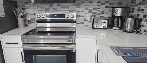 Micro-ondes, four, plaque de cuisson, lave-vaisselle