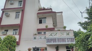 Pintu masuk hartanah