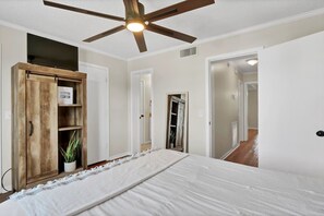 1 bedroom, iron/ironing board, free WiFi, bed sheets - Beach Boho 1BR-2BA Ocean View (Carolina Beach)
