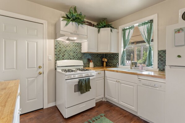 Microwave, oven, stovetop, dishwasher