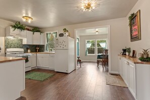 Micro-ondes, four, plaque de cuisson, lave-vaisselle