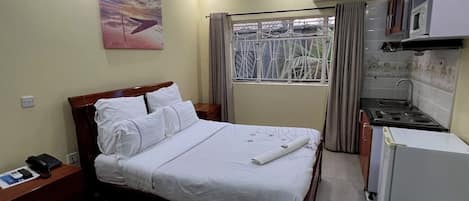 Deluxe Double Room | Desk, laptop workspace