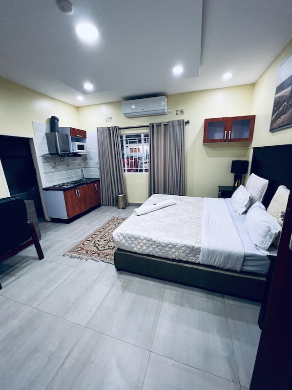 Habitación superior | Escritorio y espacio para trabajar con un portátil