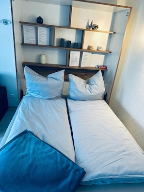 Internet, bed sheets