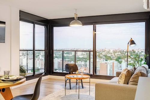 Penthouse | 24h on-site concierge | Outdoor gymnasium