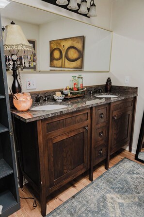 Interior - Entire place/Free parking-Minutes from Downtown (Nashville)