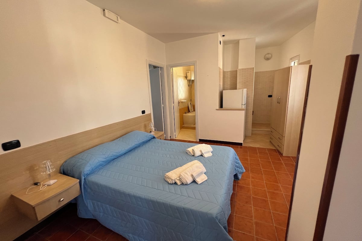 Triple Room, Partial Sea View | Desk, blackout drapes, WiFi (free)