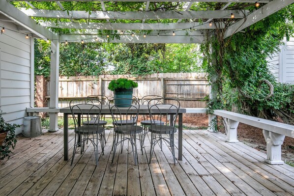 Outdoor dining