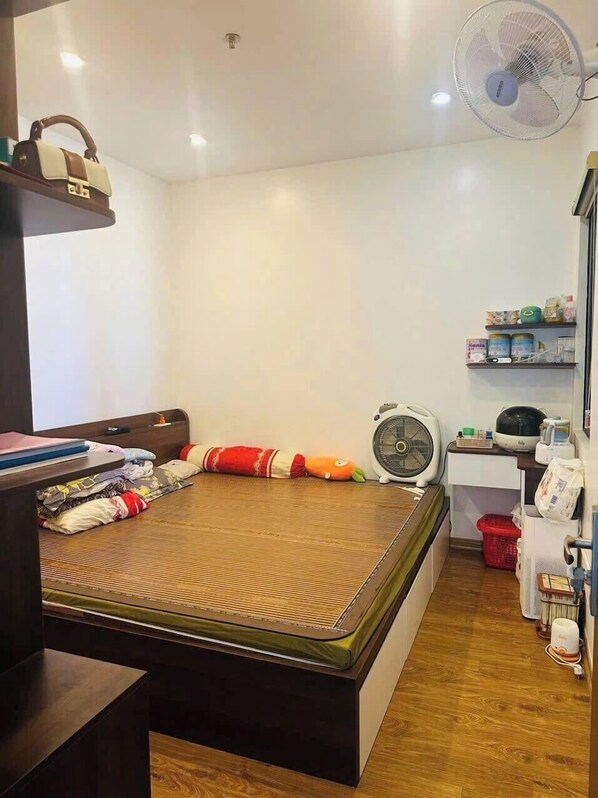 Basic Apartment | Minibar, iron/ironing board, free WiFi, bed sheets