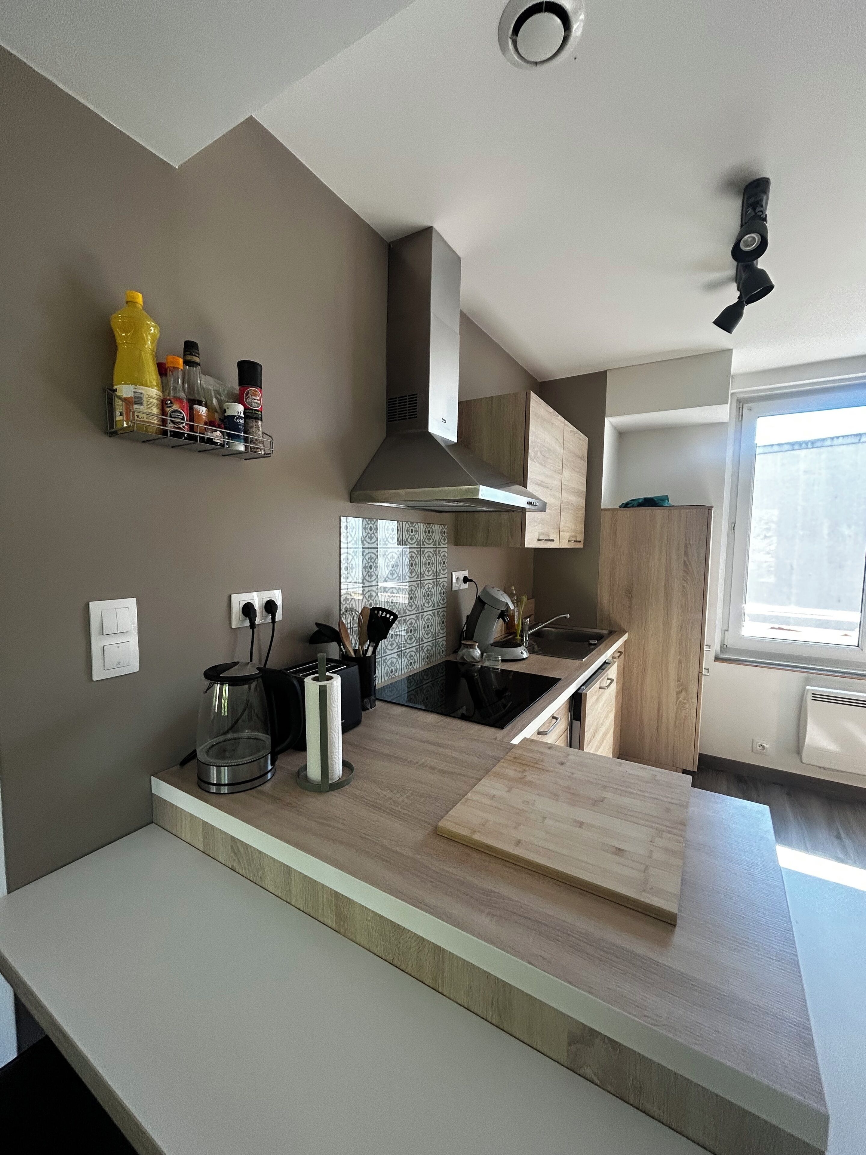 Micro-ondes, four, plaque de cuisson, lave-vaisselle