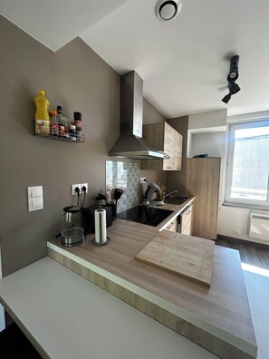 Micro-ondes, four, plaque de cuisson, lave-vaisselle