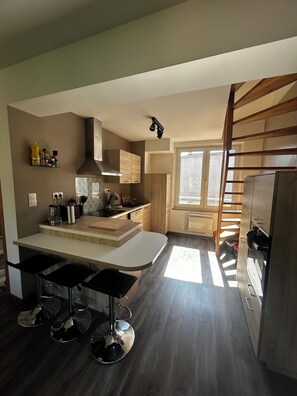 ميكروويف، فرن، موقد طهي مسطح، غسالة أطباق