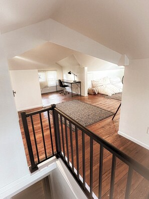 2 عدّة غرف نوم ومكتب ومكواة/لوح كي وواي فاي