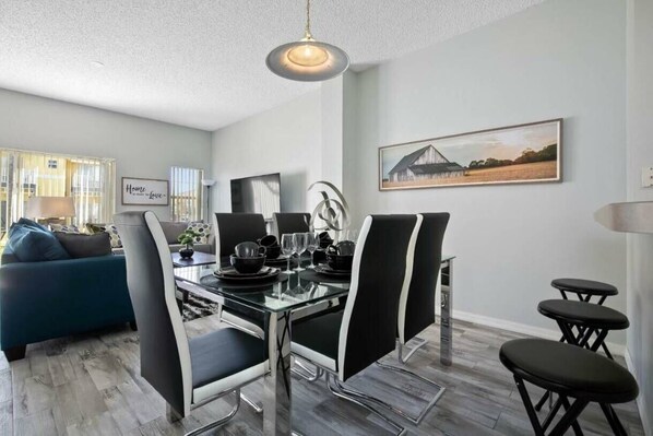 Dining - 3BR House at Lake Berkley Resort (Kissimmee)