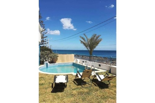 Quiet villa with pool