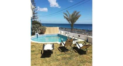 Quiet villa with pool