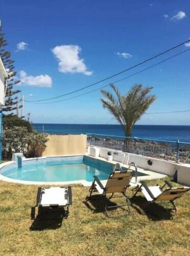 Quiet villa with pool