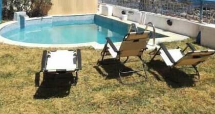 Quiet villa with pool
