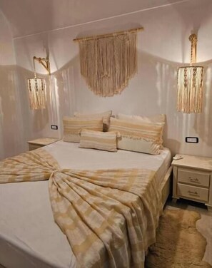 3 bedrooms, internet, bed sheets