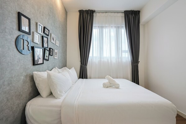 3 bedrooms, iron/ironing board, WiFi, bed sheets