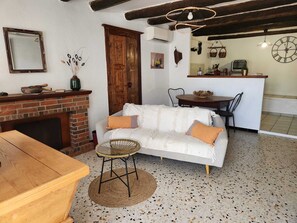 Living area - Typical Corsican house T4 (Sotta)