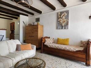 Living area - Typical Corsican house T4 (Sotta)