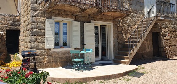Exterior detail - Atypical Corsican family house T4 (Sotta)