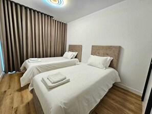 3 室のベッドルーム、アイロン / アイロン台、インターネット、ベッドシーツ