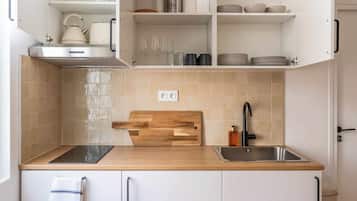 Kjøleskap, mikrobølgeovn, ovn og oppvaskmaskin