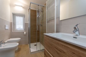 Shower, hair dryer, bidet, towels - El Zirum-Boscoverde 3 (Rocca Pietore)