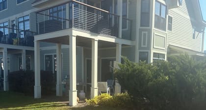 Beautiful 3 Bedroom condo apt near golf course and wedding venue