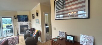 Beautiful 3 Bedroom condo apt near golf course and wedding venue