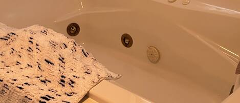 MASTER SUITE | Tina de hidromasaje privada