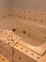 MASTER SUITE | Private spa tub