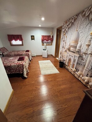 INDIA ROOM | Individually decorated, individually furnished, free WiFi, bed sheets - Destination Green House (Punxsutawney)