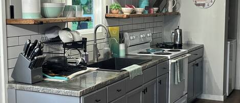 Mikroaaltouuni, uuni, liesi