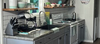 Gorgeous 3-bedroom house with lake access and boat.