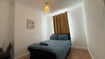 3 bedrooms, iron/ironing board, free WiFi, bed sheets