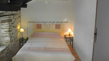 4 bedrooms, iron/ironing board, WiFi, wheelchair access