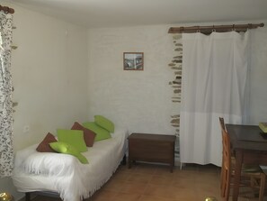 4 عدّة غرف نوم ومكواة/لوح كي وواي فاي وتسهيلات لدخول الكراسي المتحركة