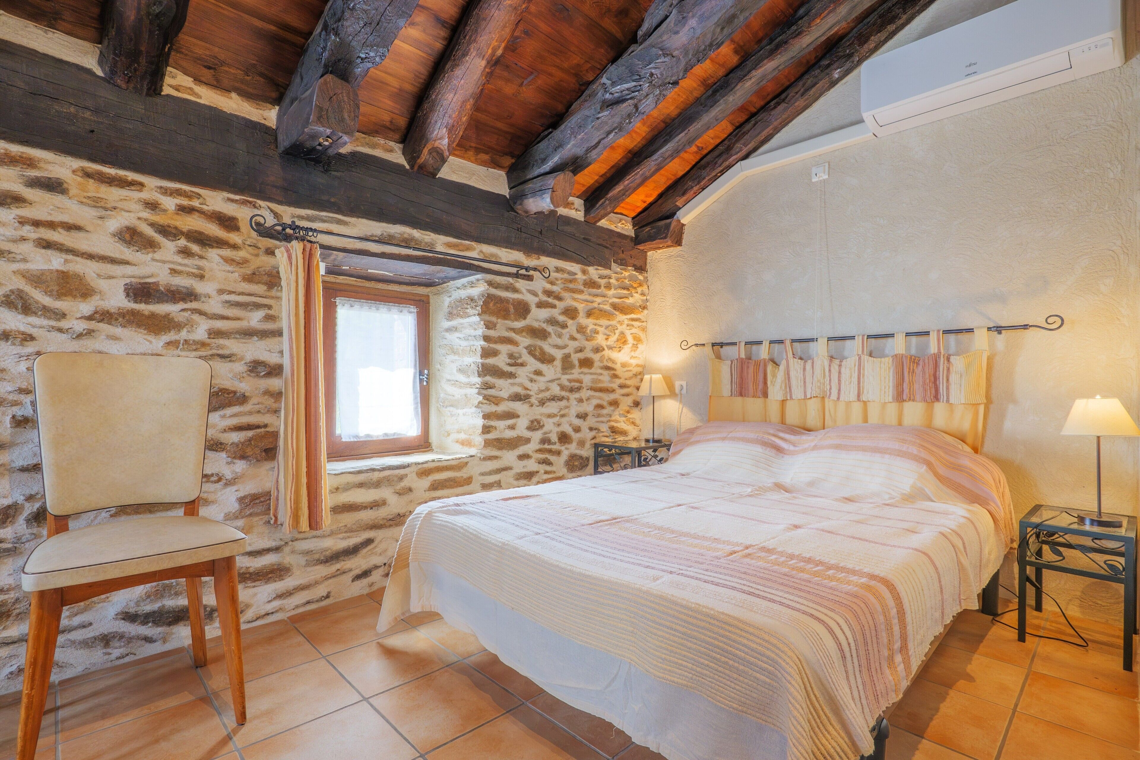 4 bedrooms, iron/ironing board, WiFi, wheelchair access