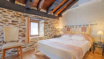 4 bedrooms, iron/ironing board, WiFi, wheelchair access