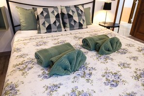 3 slaapkamers, een strijkplank/strijkijzer, wifi, beddengoed